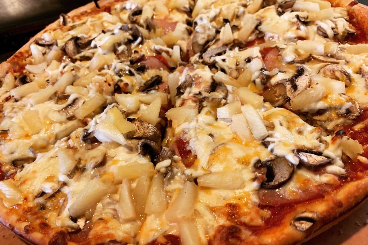 14" Large Classic Hawaiian Pizza