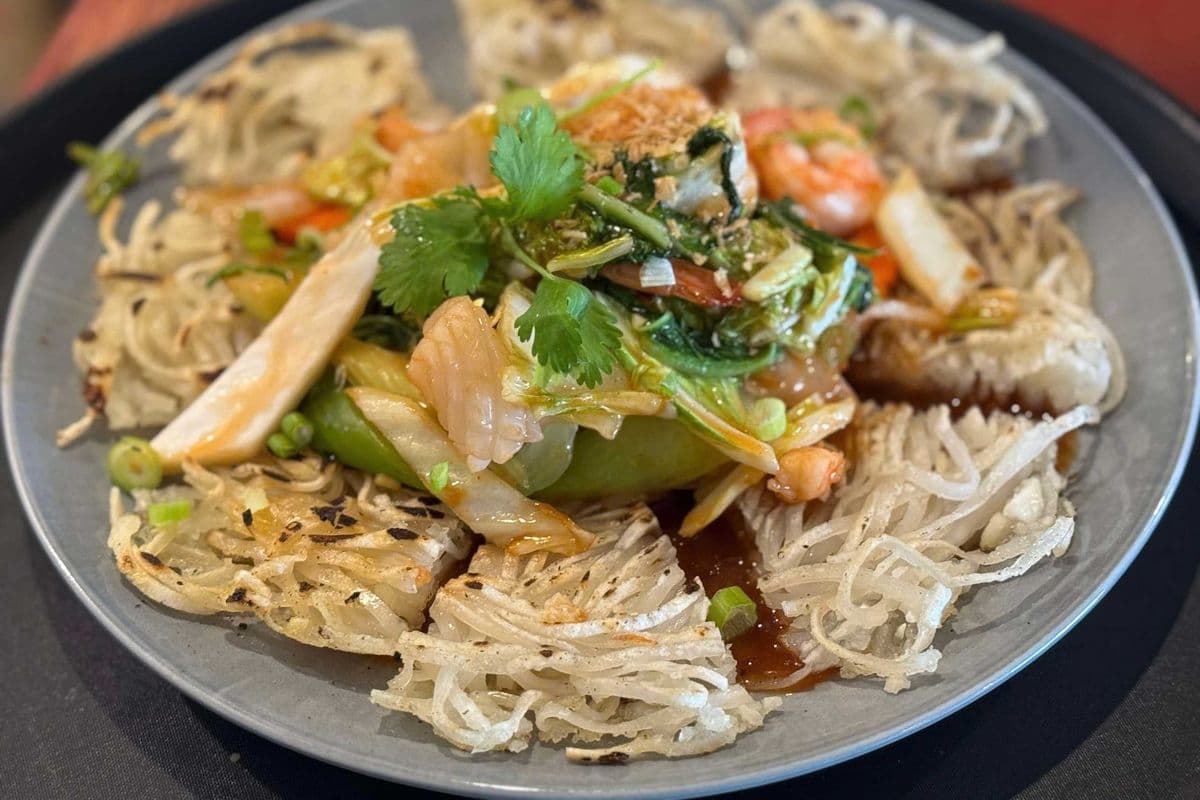 H12 - Pan-fried Rice Noodle - Hủ Tíu Áp Chảo