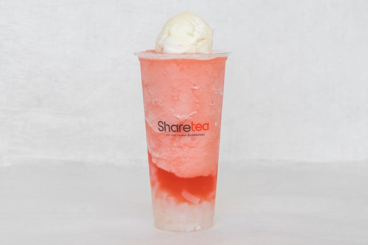 Strawberry Ice Blended with Lychee Jelly and Ice Cream. (700 ml)