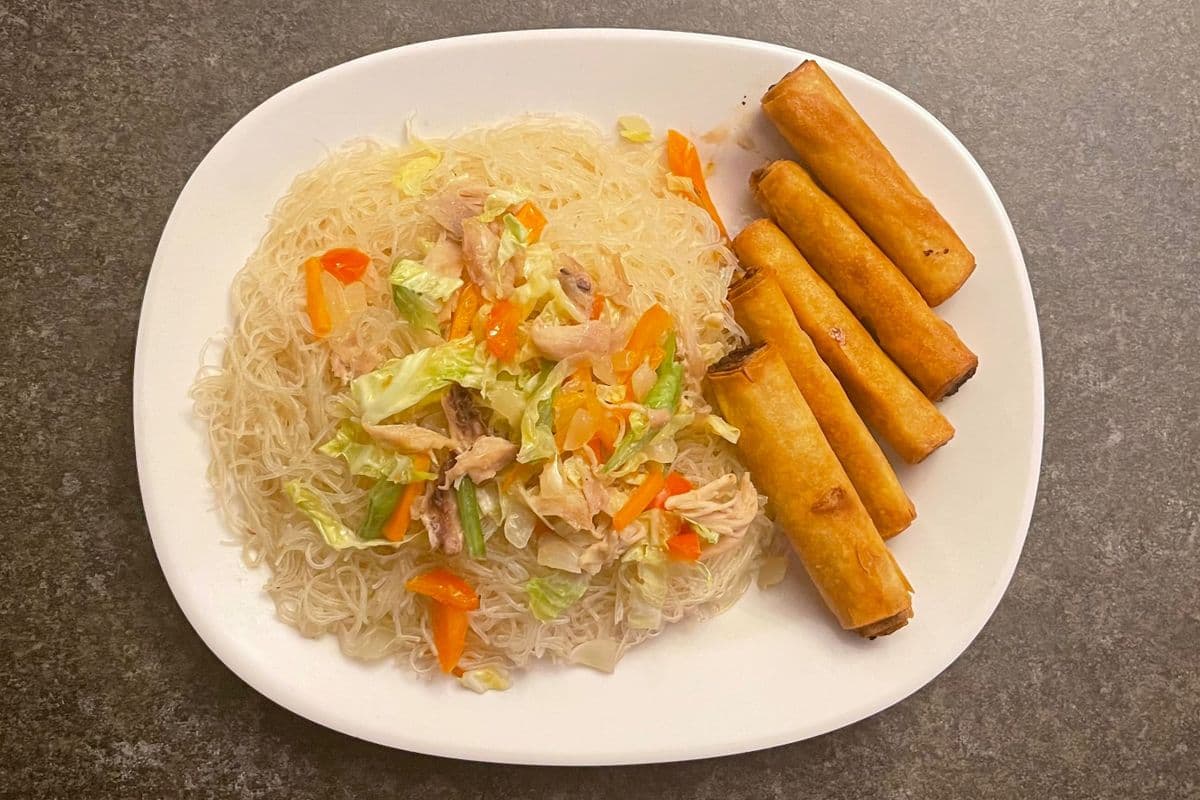 Pancit (with 5 pcs springrolls)