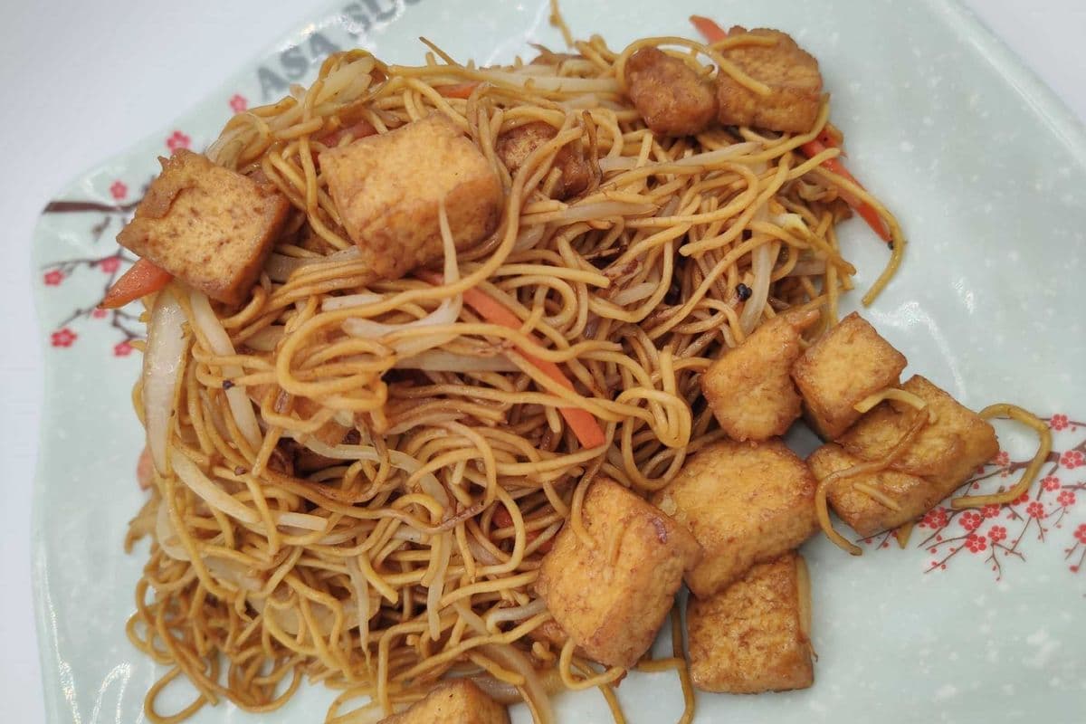 Tofu Chow Mein - Fried Egg Noodle with Tofu