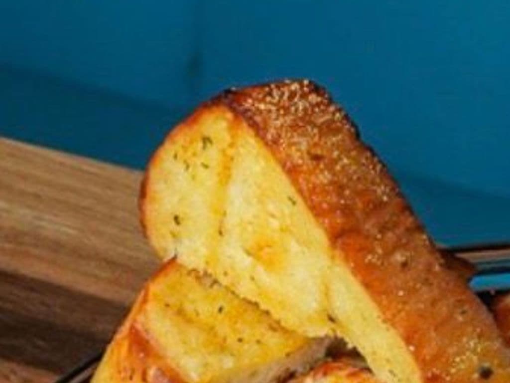 EXTRA GARLIC TOAST