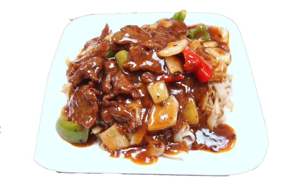 283. Rice Noodle with Beef in Black Bean Sauce 豉椒炒牛河