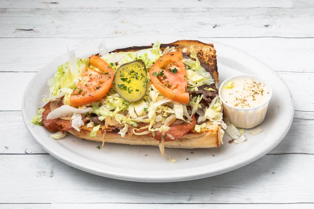 Sous-marin 14" au pepperoni, steak et fromage / 14" Pepperoni, Steak, and Cheese Submarine