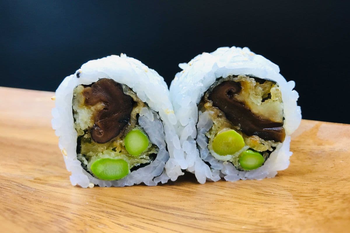 --Shiitake and Asparagus Roll (8 pcs)