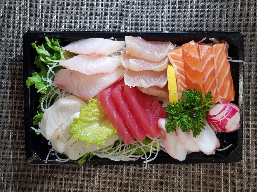 Sashimi (18 pcs)