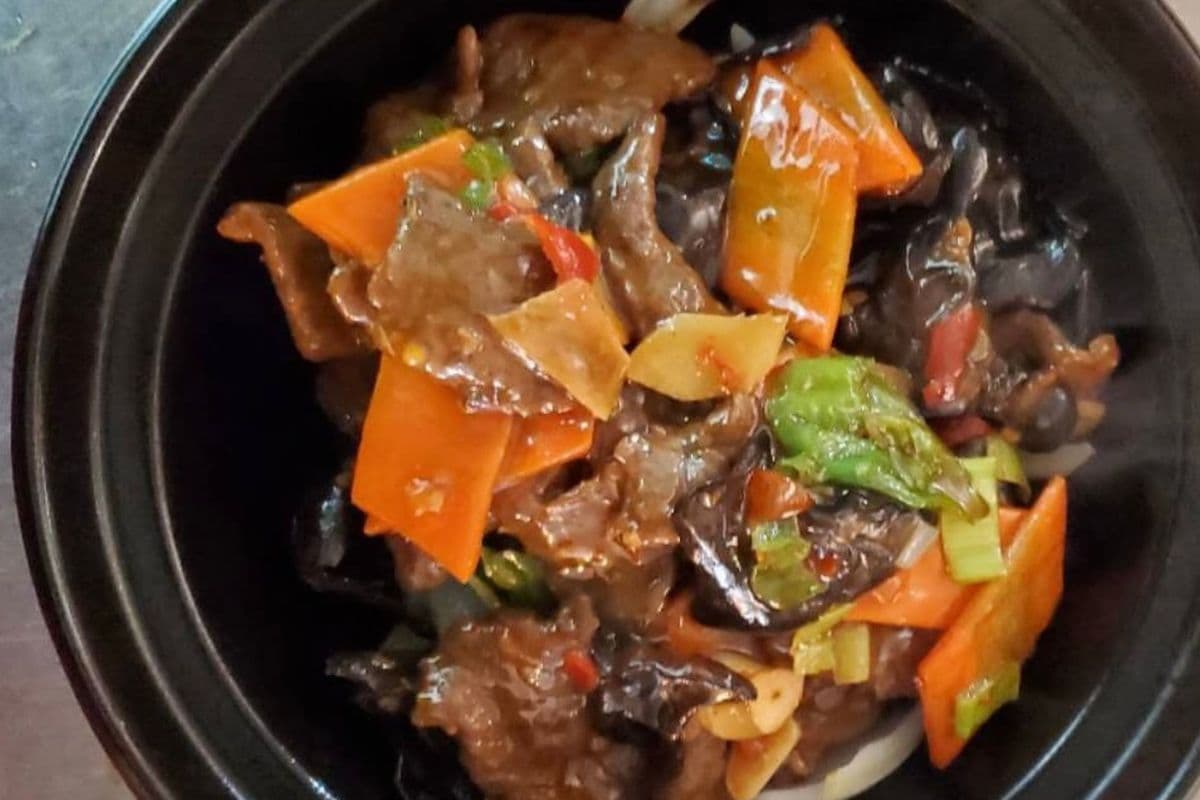 Pickled Chili Beef Clay Pot (泡椒砂锅牛肉煲)