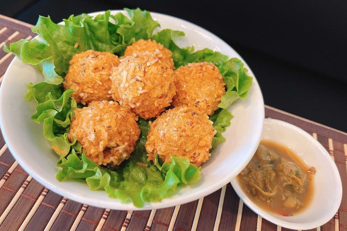 Signature Dace Fish Balls (6 pcs) 金牌炸鯪魚球 (6 粒)