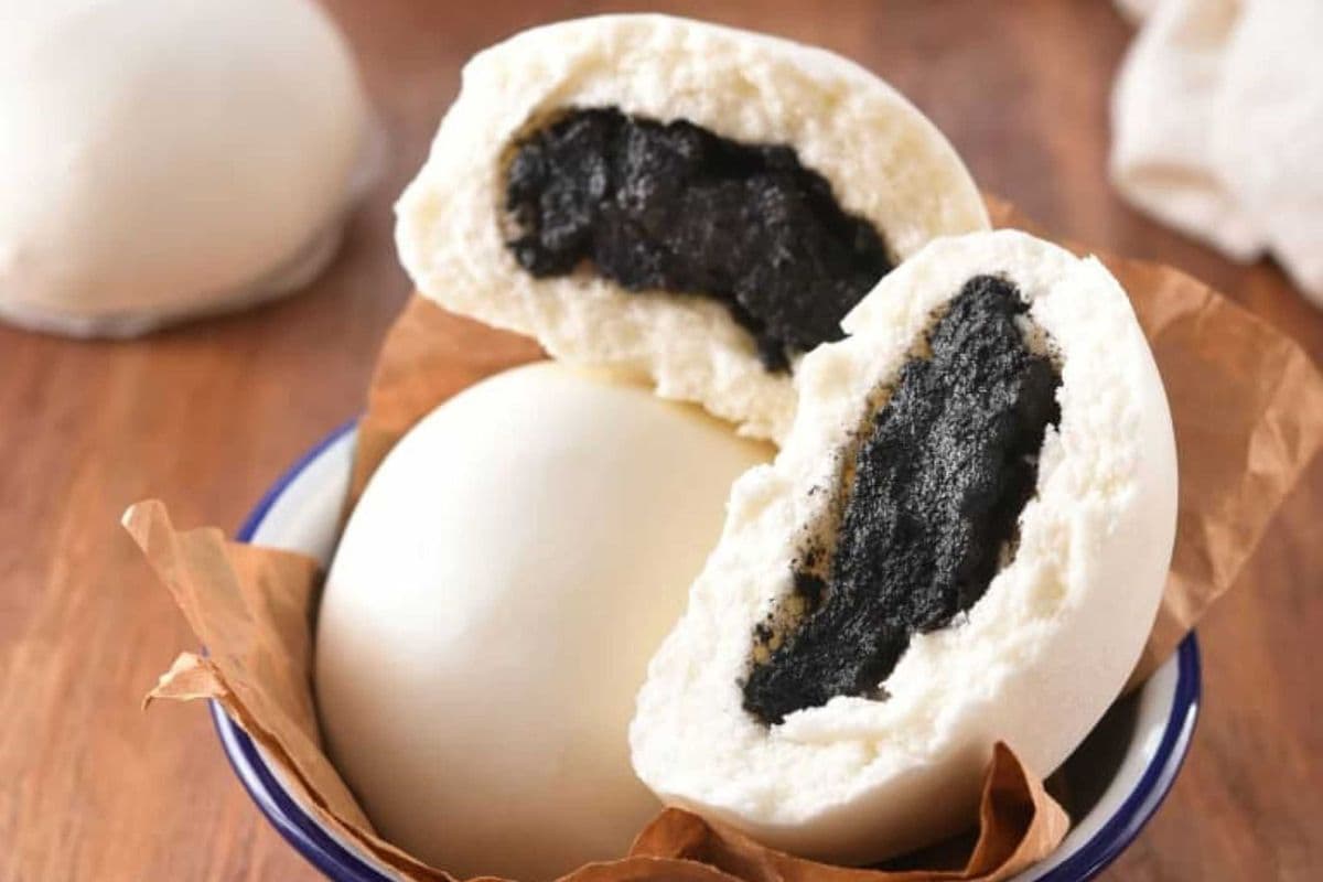 35. Sweet Black Sesame Bao (3 pc) 黑芝麻甜包 (3個)