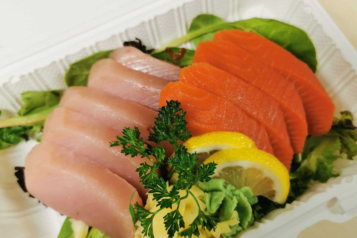 Tuna & Salmon Sashimi (9pcs)