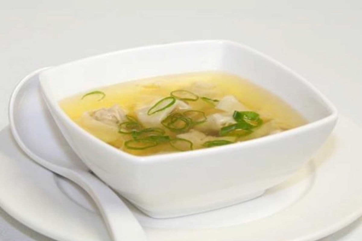 Wonton Soup (8 pcs)