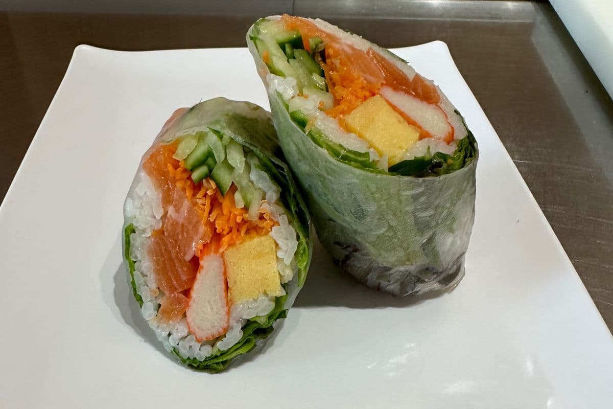 9. Rouleau maki de printemps au saumon frais / Salmon Spring Maki Roll