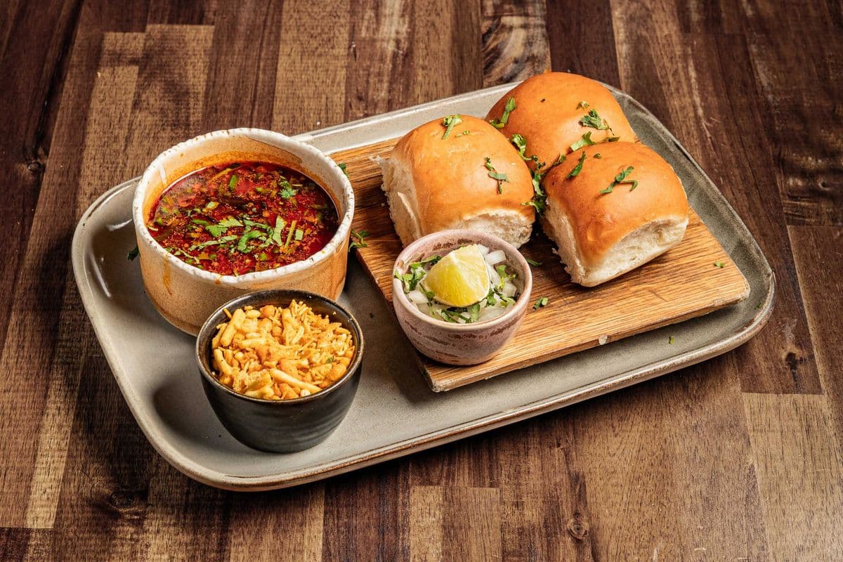 Misal Pav (3 pcs)