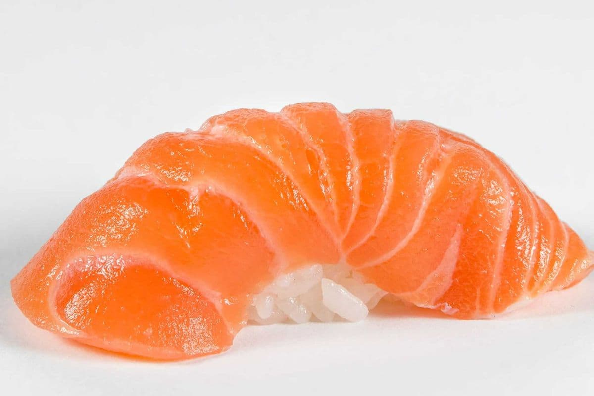 Salmon Nigiri Sushi (1 pc)