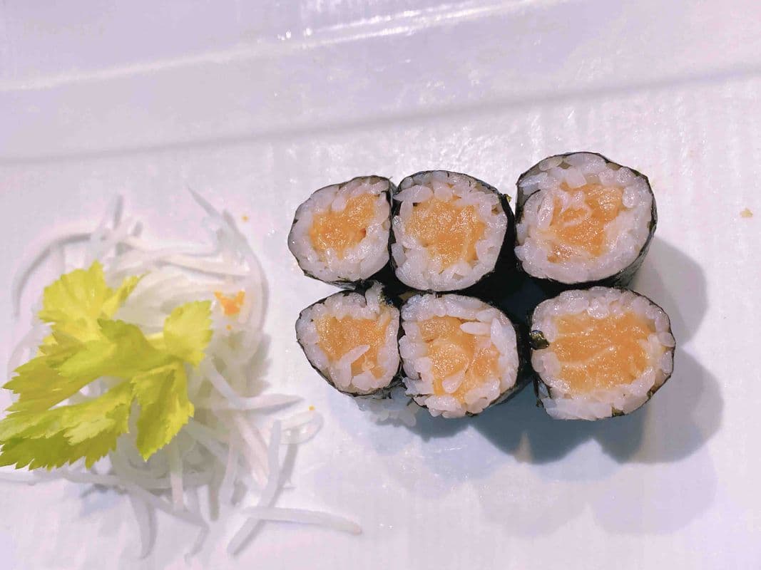 Salmon Roll R24 Rouleau De Saumon