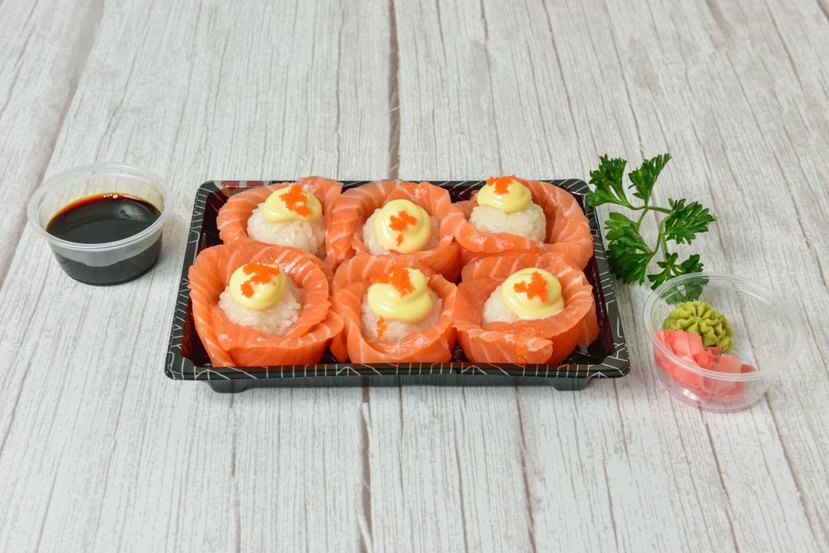 Salmon Roses (6 pcs)
