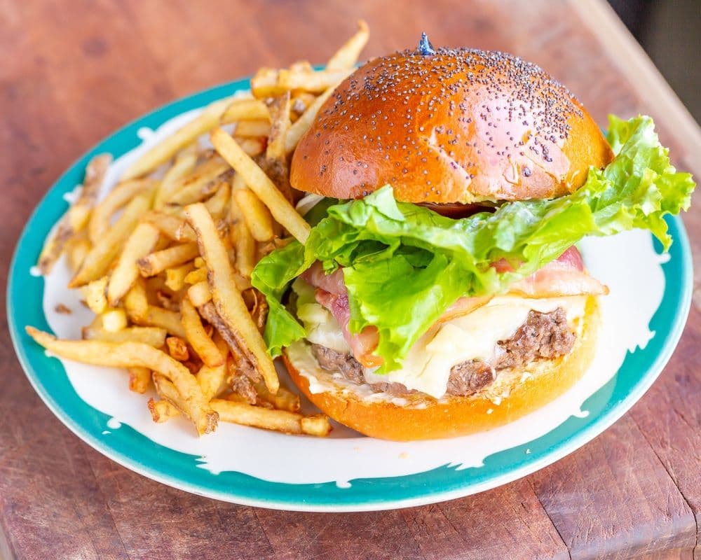 Burger du Nouveau Palais / New Palace Burger