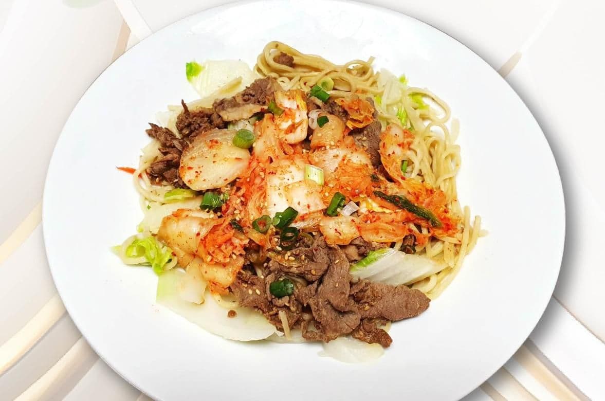 Kimchi & BBQ Pork Stir Fried Noodle / 泡菜燒肉炒麵