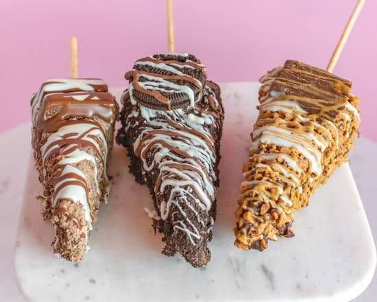 KitKat Dipped Cheesecake