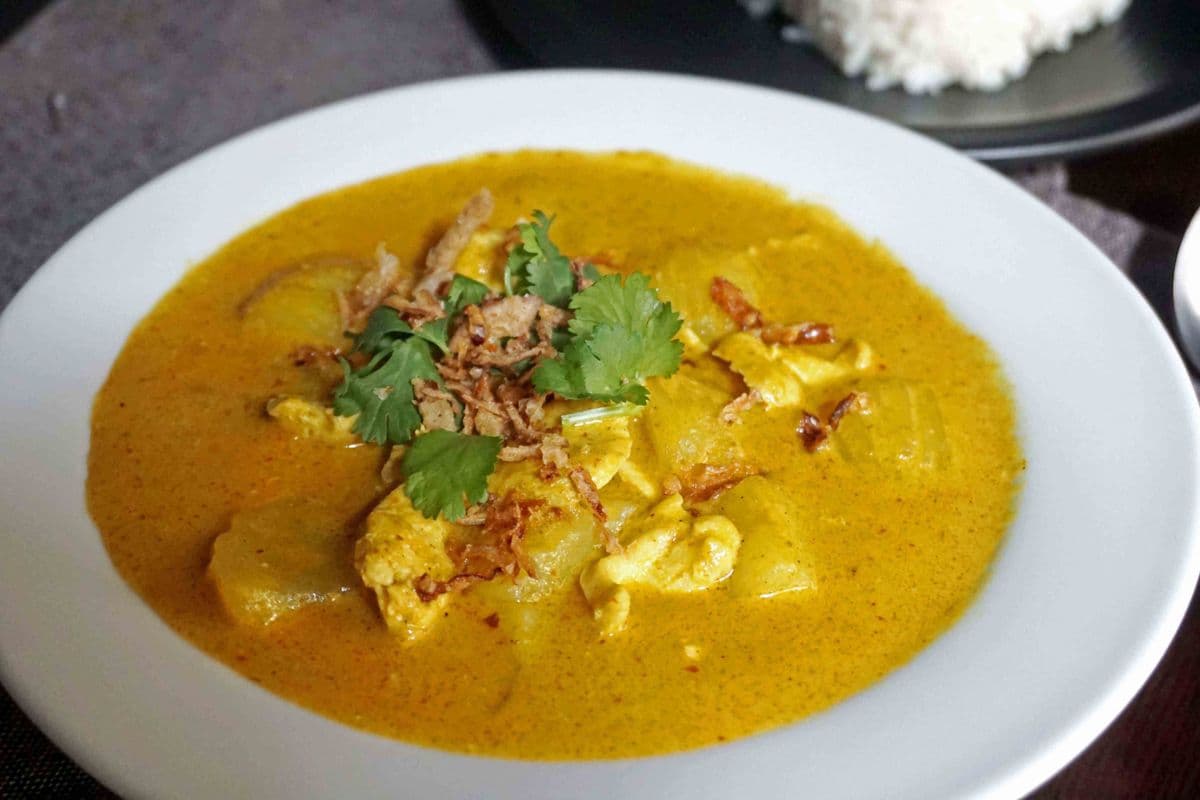 15. Yellow Curry (16 oz)