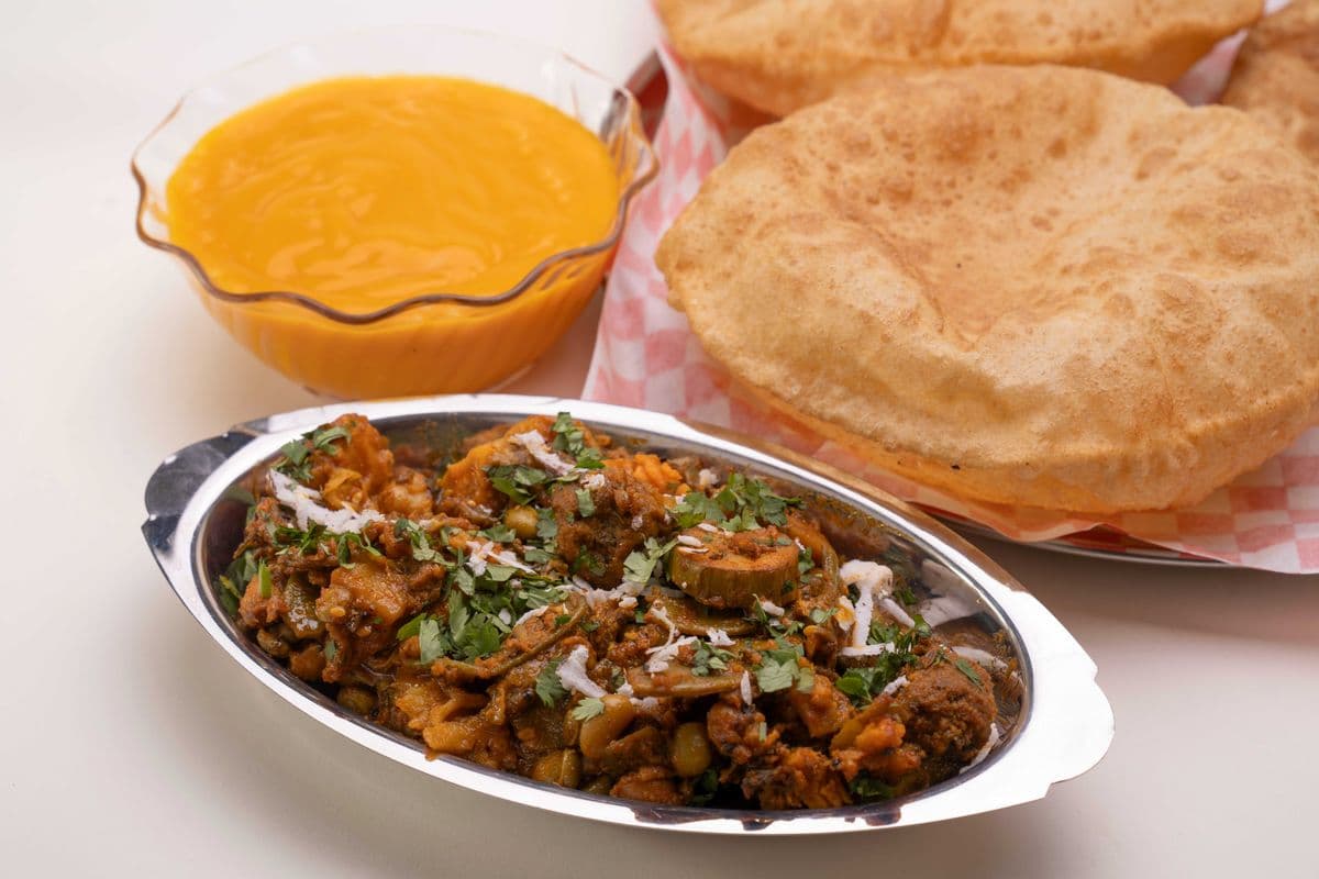 Undhiyu puri et ras