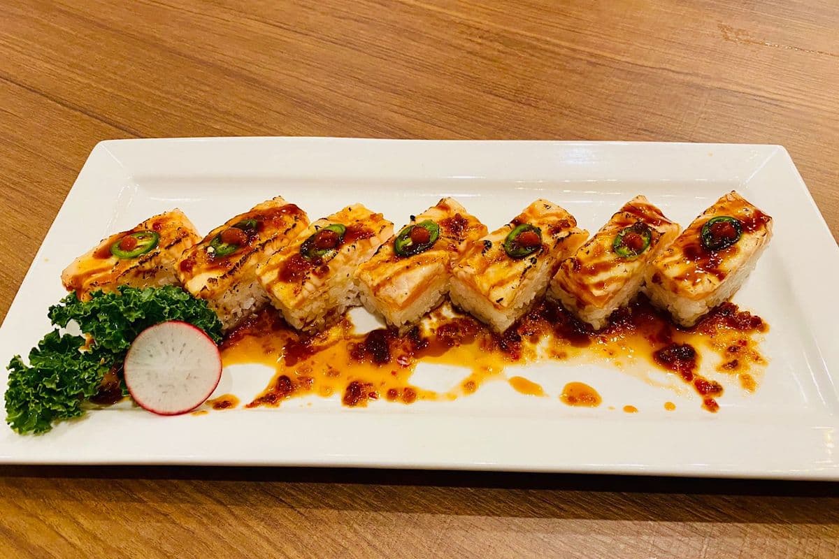 Spicy Salmon Oshi (7PCS)