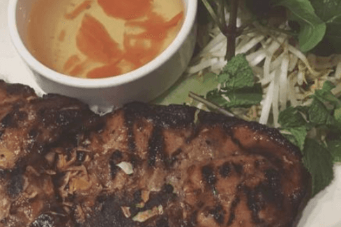 37. Riz avec 2 côtelettes de porc grillé / Grilled Pork Chop on Rice