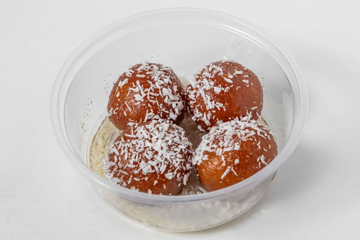 Gulab Jamun Coconut (4pcs)