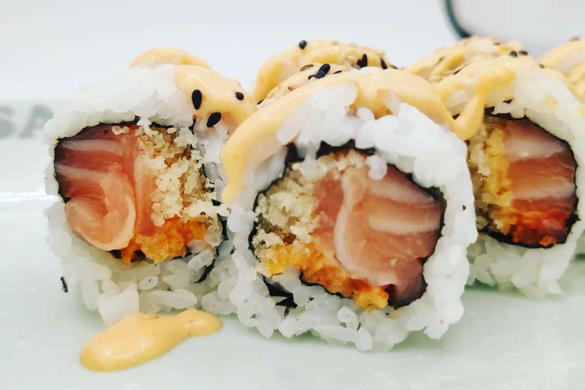 Spicy Salmon Roll (8 pcs)