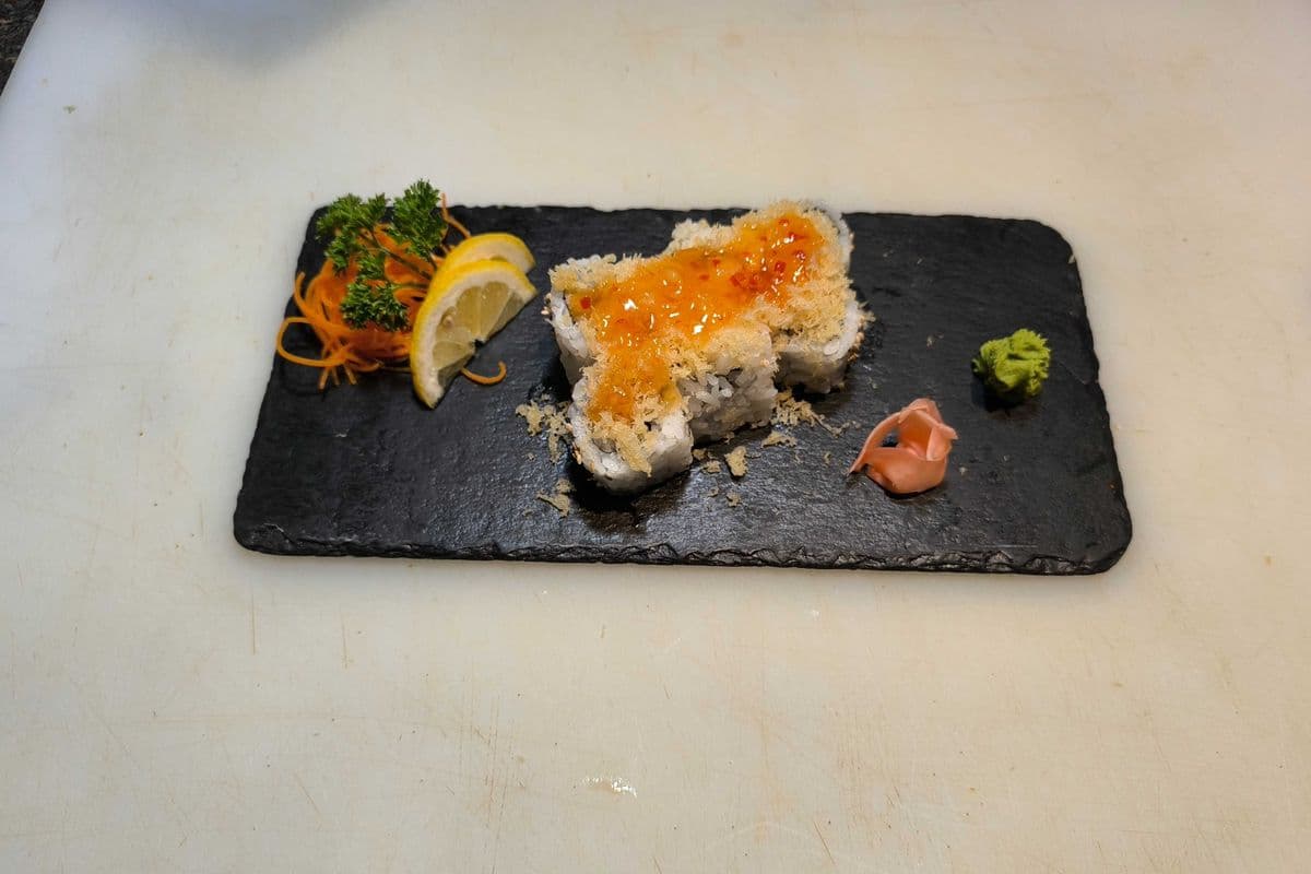 Sweet Salmon Roll (6 pcs)