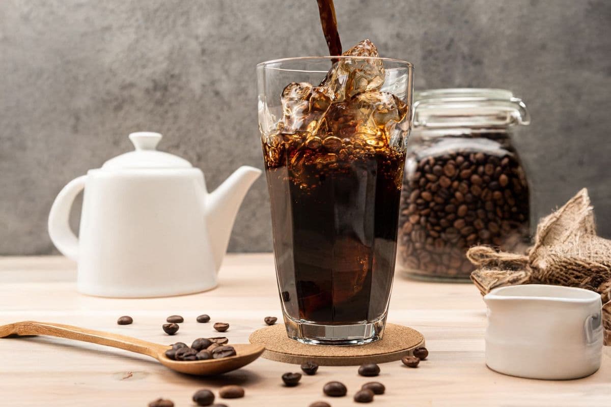 iCE Black Coffee / Cafe Den
