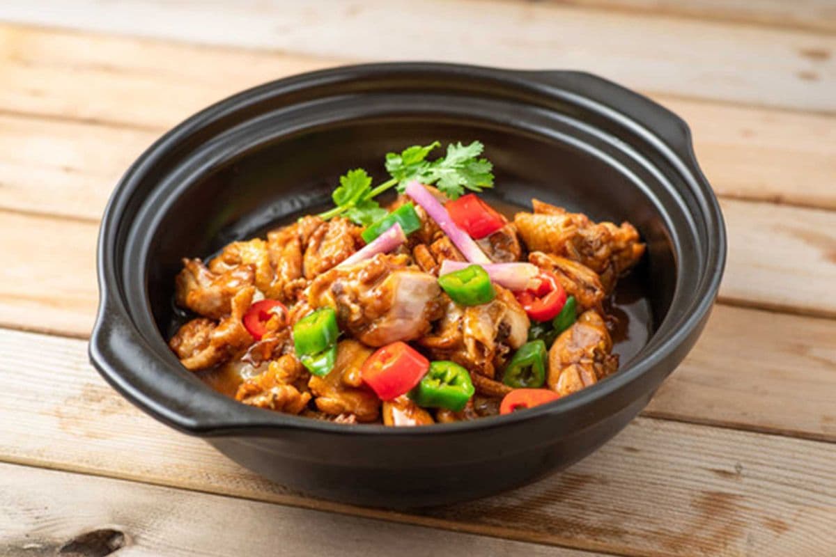 2. Chili Chicken Pot for TWO(七里鸡锅双人份)