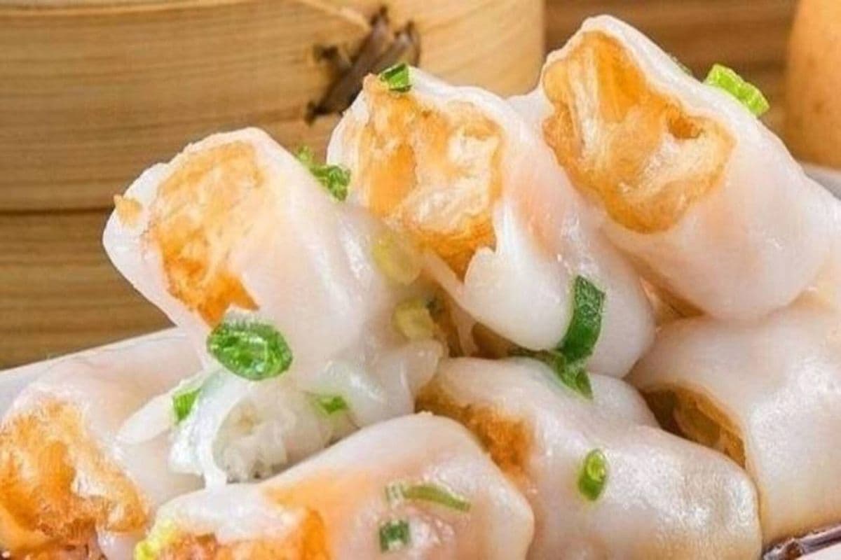 B15. Rice Noodle Roll With Dough Stick 炸两(配甜酱&麻酱)