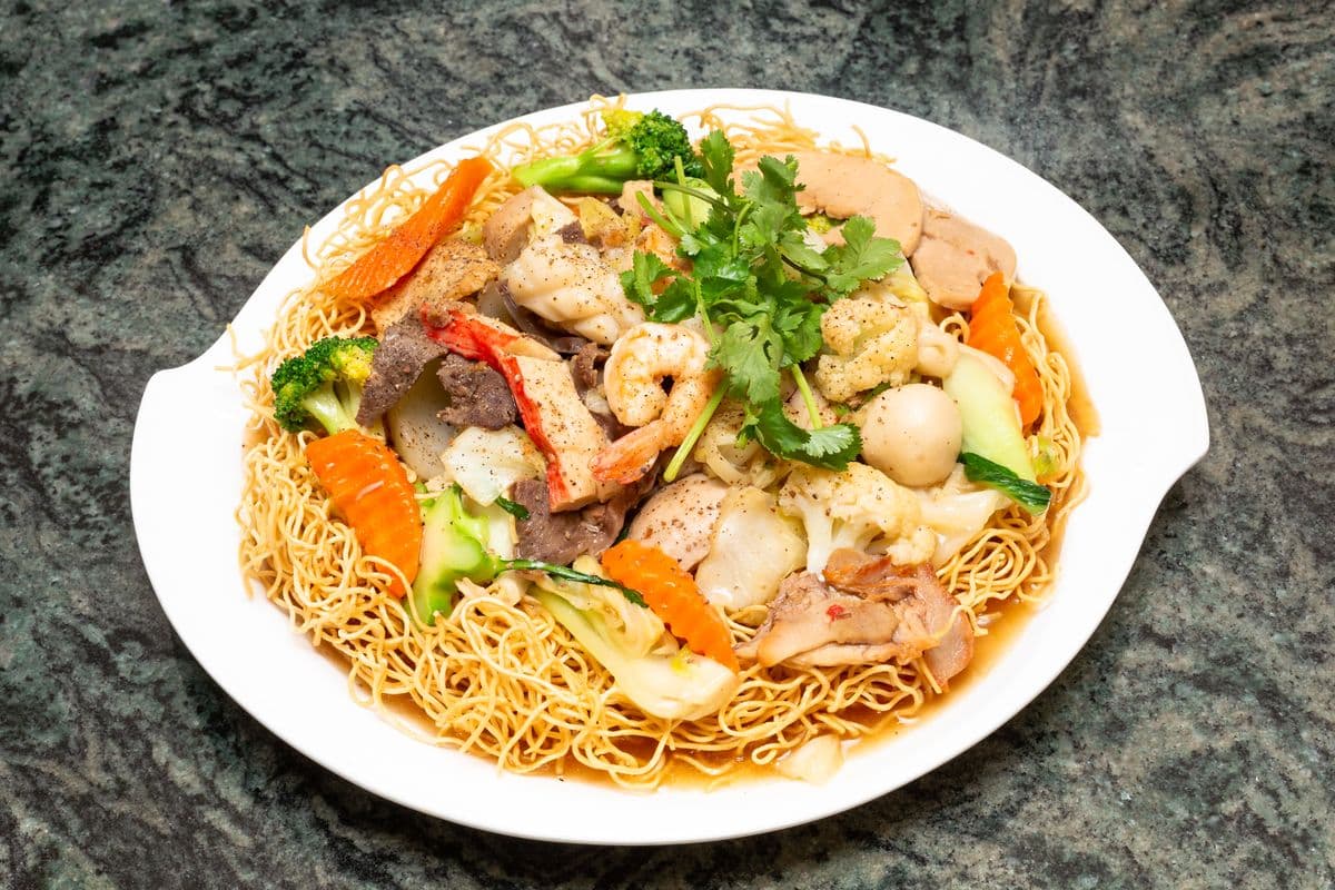 C1. Mi Xao Don Thap Cam Chow Mein