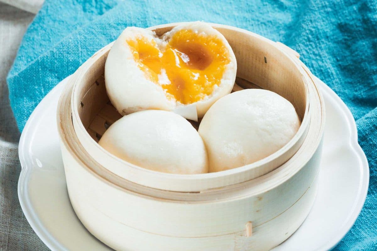 D12. Steamed Duck Egg Yolk Sweet Buns (3 pcs)
