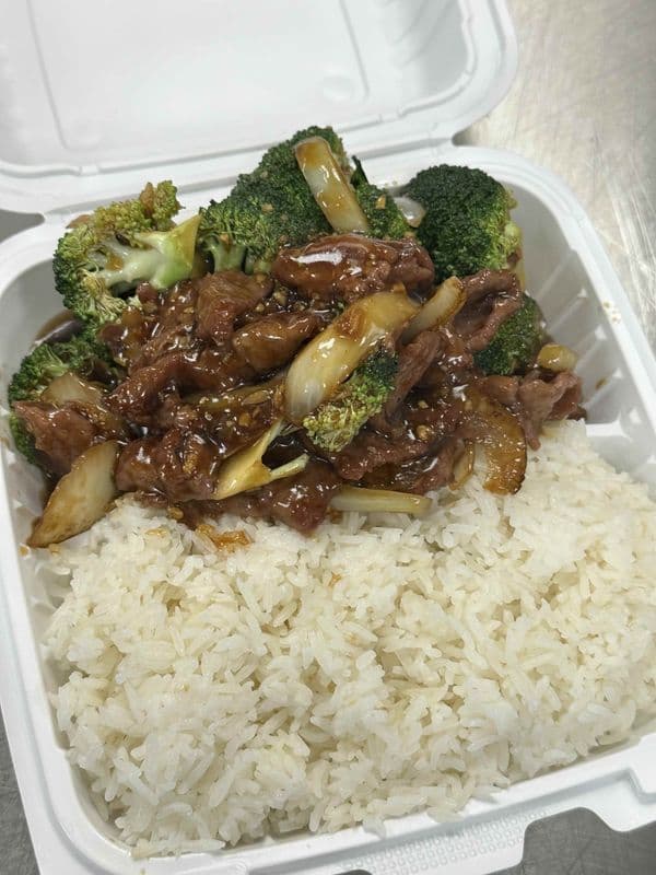 L5. Maggi Sauce Beef Lunch Box 美极蒜香牛肉盖饭