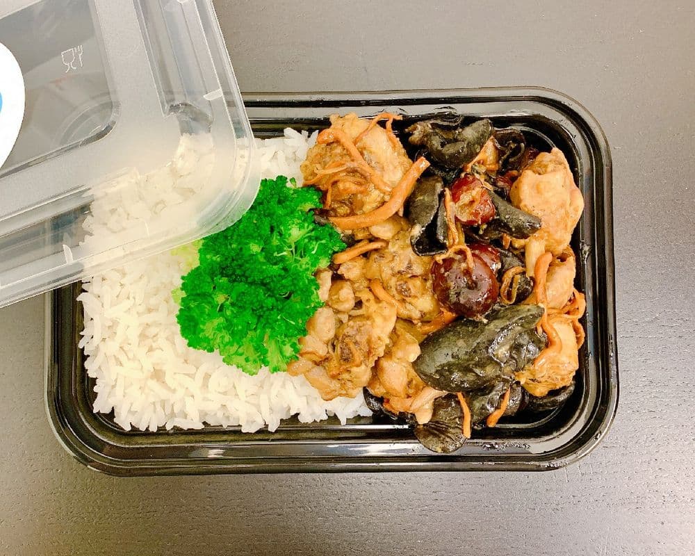 R5. Rice with Cordyceps Flower & Chicken