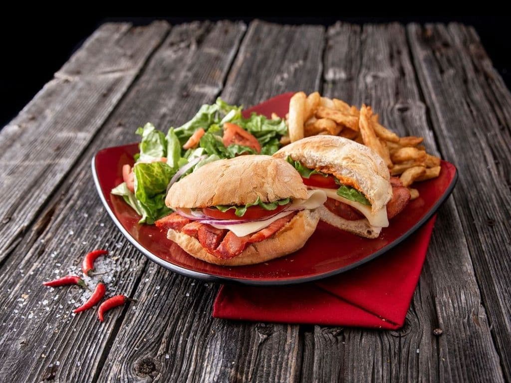 Assiette Sandwich Deluxe au Chouriço (porc) / Deluxe Chouriço Sandwich Plate