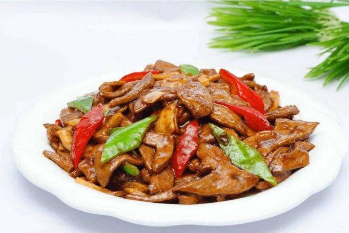 6. Stir Fried Pork Liver with Chili Sauce (辣炒猪肝)