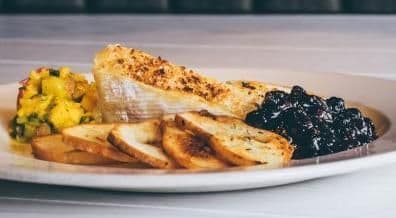 Baked brie & berries