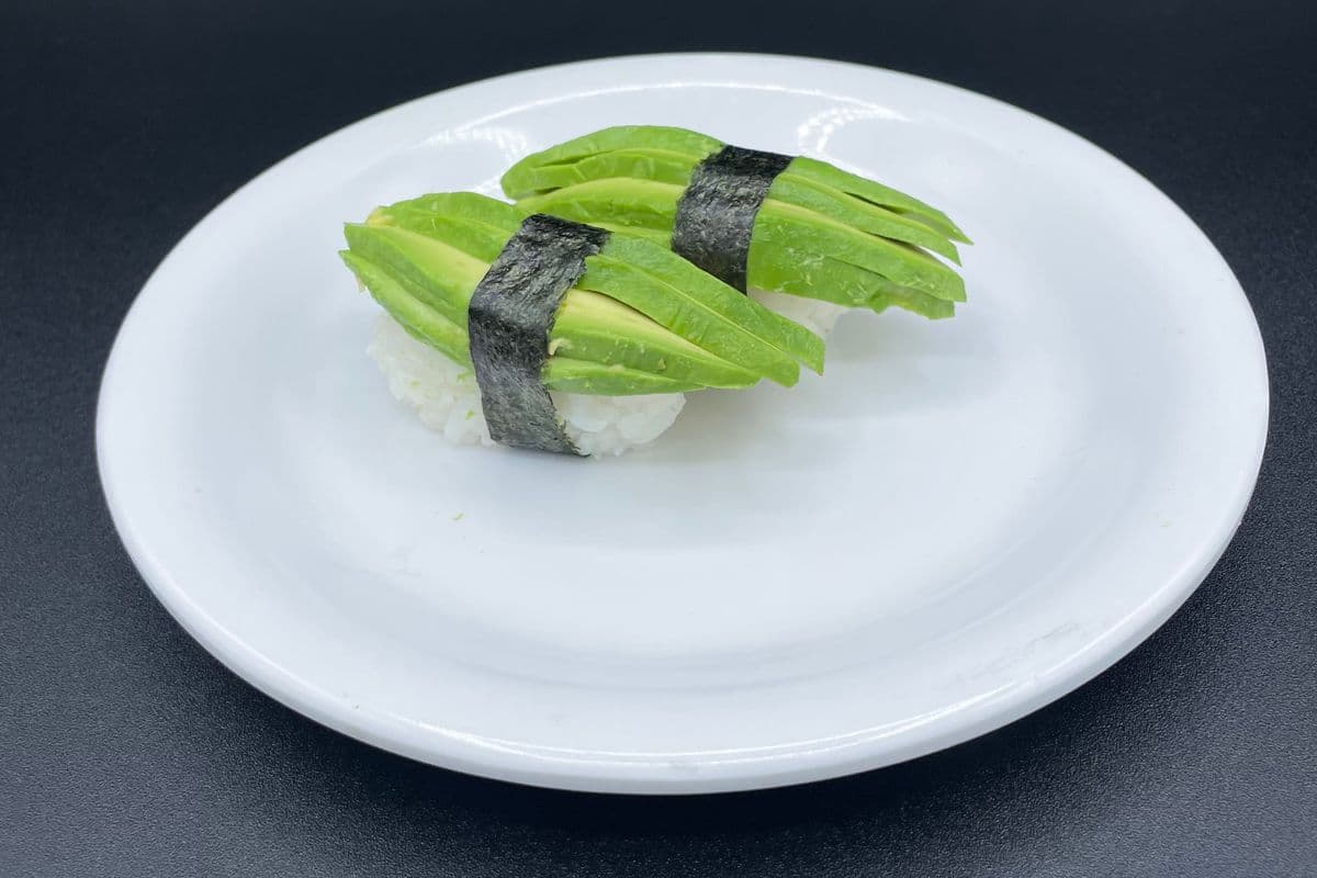 318. Avocado Sushi (2 pcs)