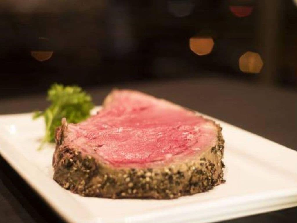 Fameuse Côte de Boeuf rôtie au jus / Slow roasted Prime Rib au jus