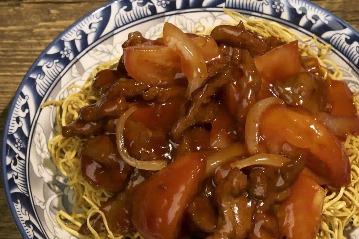 Lo Mein with Beef and Tomato (Semi-Crispy)