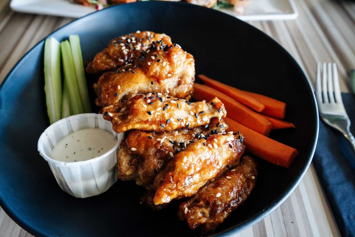 CHICKEN WINGS
