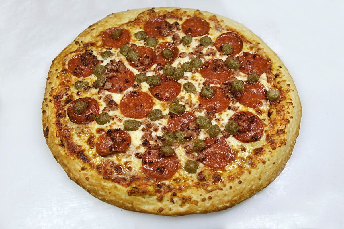 1 Large Pizza (3 Toppings & 1 Dip Sauce)