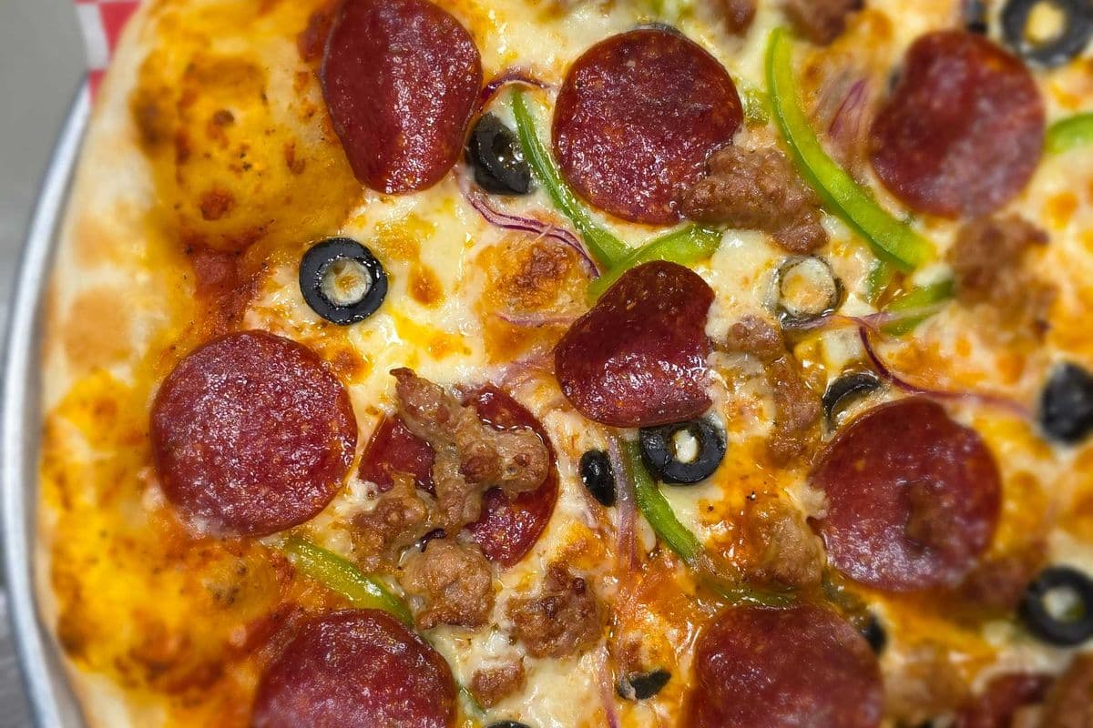 Deluxe Pizza (Detroit)