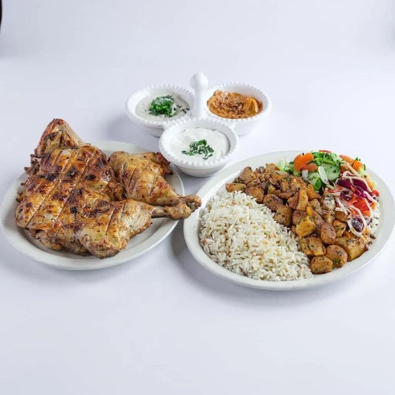 Whole Grilled chicken with sides / / Poulet Entier Grillé avec accompagnements