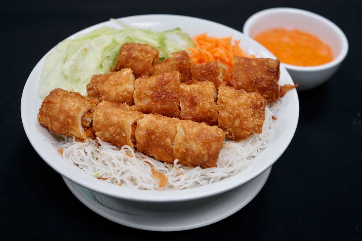 98. 3 Vietnamese Spring Rolls (E6)
