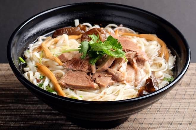 Stewed Lamb Noodle in Soup 清汤羊肉面