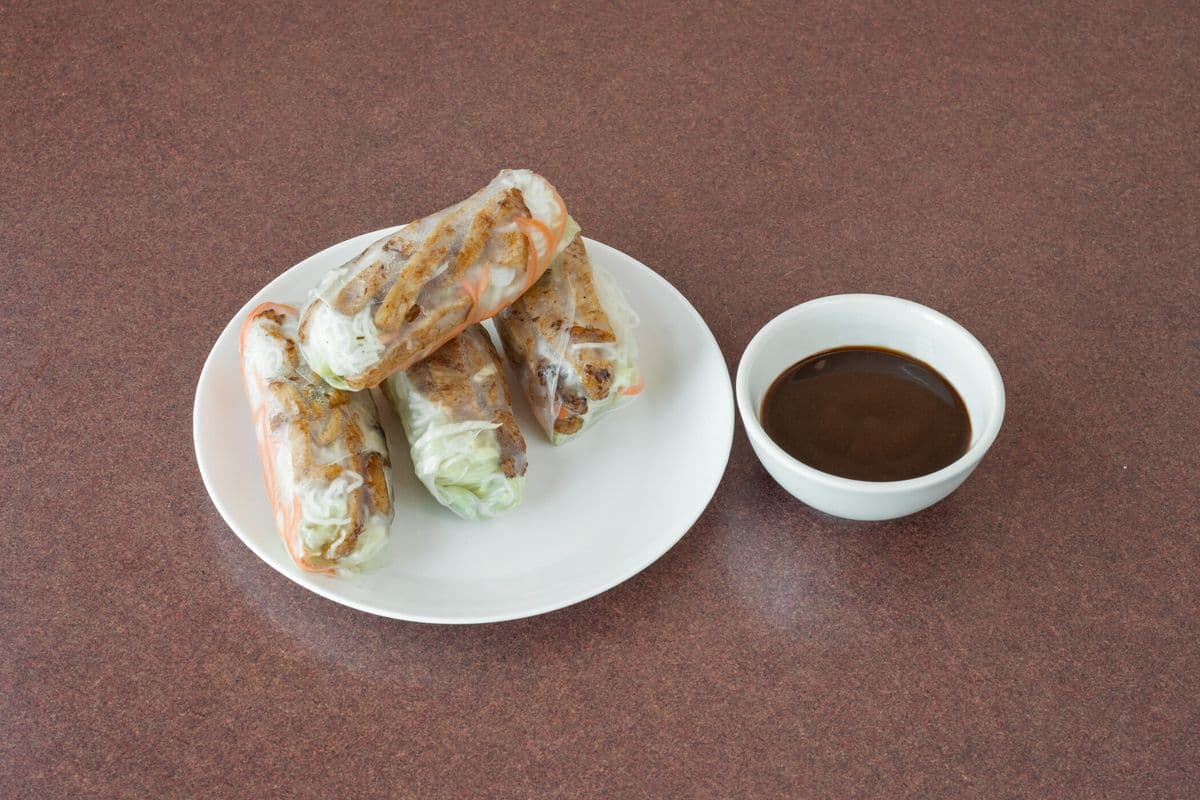 H6. Salad Rolls (2 pcs) with Grilled Beef Half Order